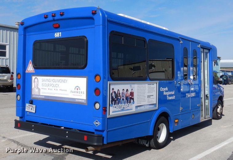 image for item DY9577 2015 Ford Econoline E450 Super Duty  shuttle bus