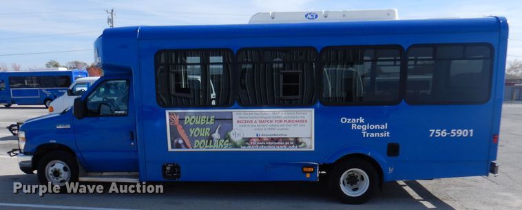 image for item DY9577 2015 Ford Econoline E450 Super Duty  shuttle bus