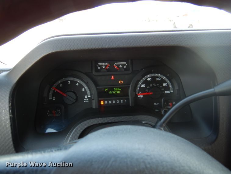 image for item DY9577 2015 Ford Econoline E450 Super Duty  shuttle bus