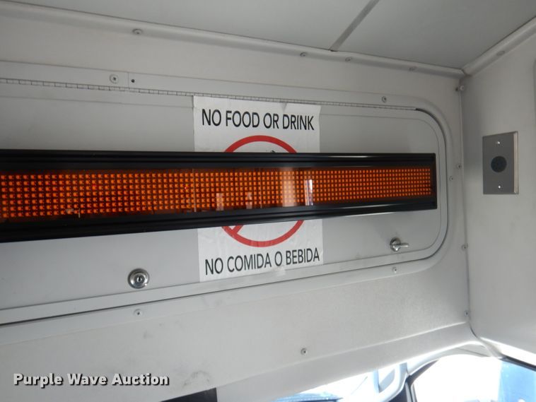 image for item DY9577 2015 Ford Econoline E450 Super Duty  shuttle bus