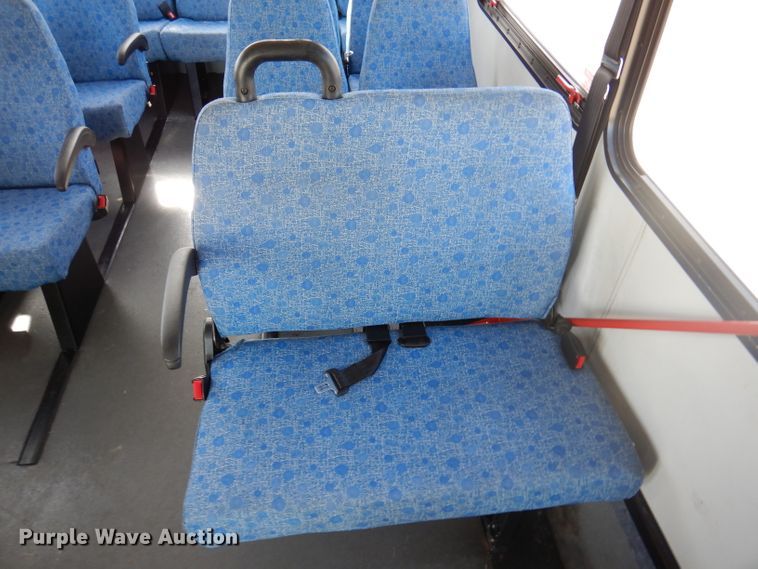 image for item DY9577 2015 Ford Econoline E450 Super Duty  shuttle bus