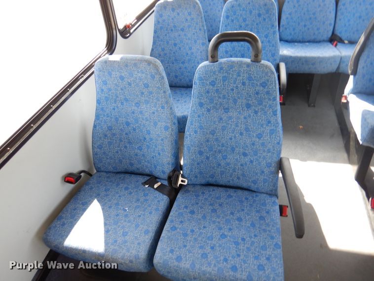 image for item DY9577 2015 Ford Econoline E450 Super Duty  shuttle bus