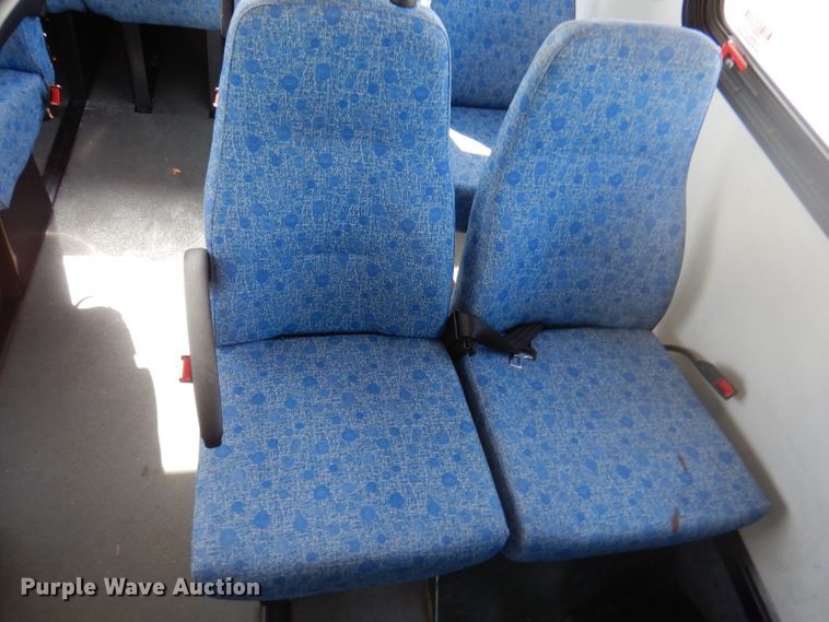 image for item DY9577 2015 Ford Econoline E450 Super Duty  shuttle bus