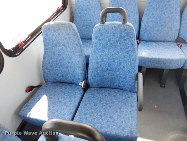 image for item DY9577 2015 Ford Econoline E450 Super Duty  shuttle bus