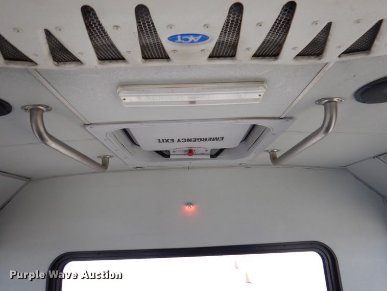 image for item DY9577 2015 Ford Econoline E450 Super Duty  shuttle bus