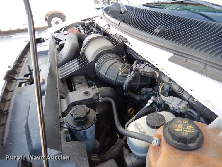 image for item DY9577 2015 Ford Econoline E450 Super Duty  shuttle bus