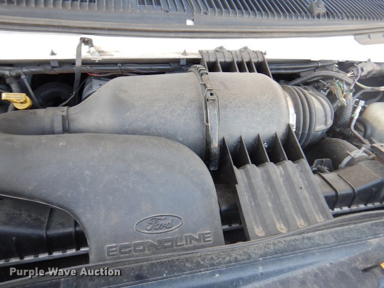 image for item DY9577 2015 Ford Econoline E450 Super Duty  shuttle bus