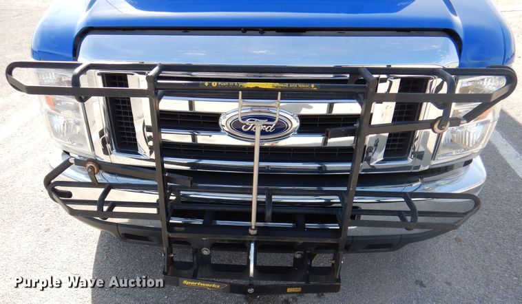 image for item DY9577 2015 Ford Econoline E450 Super Duty  shuttle bus