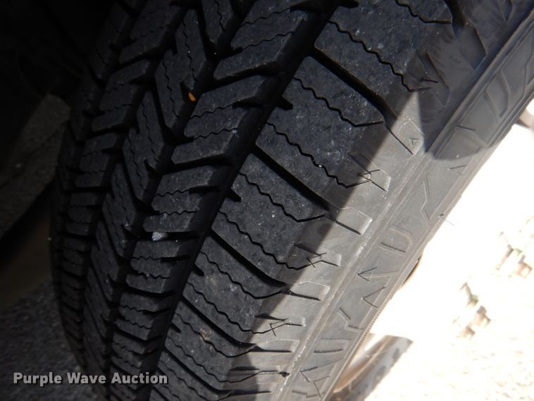 image for item DY9577 2015 Ford Econoline E450 Super Duty  shuttle bus