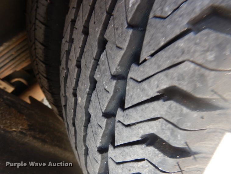 image for item DY9577 2015 Ford Econoline E450 Super Duty  shuttle bus