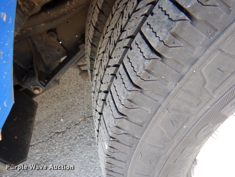 image for item DY9577 2015 Ford Econoline E450 Super Duty  shuttle bus