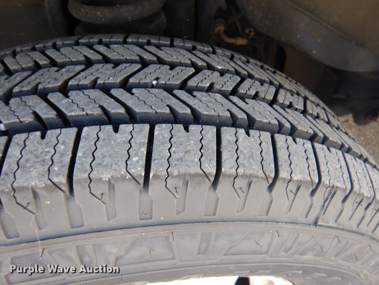 image for item DY9577 2015 Ford Econoline E450 Super Duty  shuttle bus