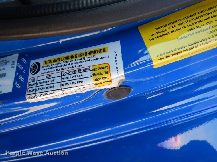 image for item DY9577 2015 Ford Econoline E450 Super Duty  shuttle bus