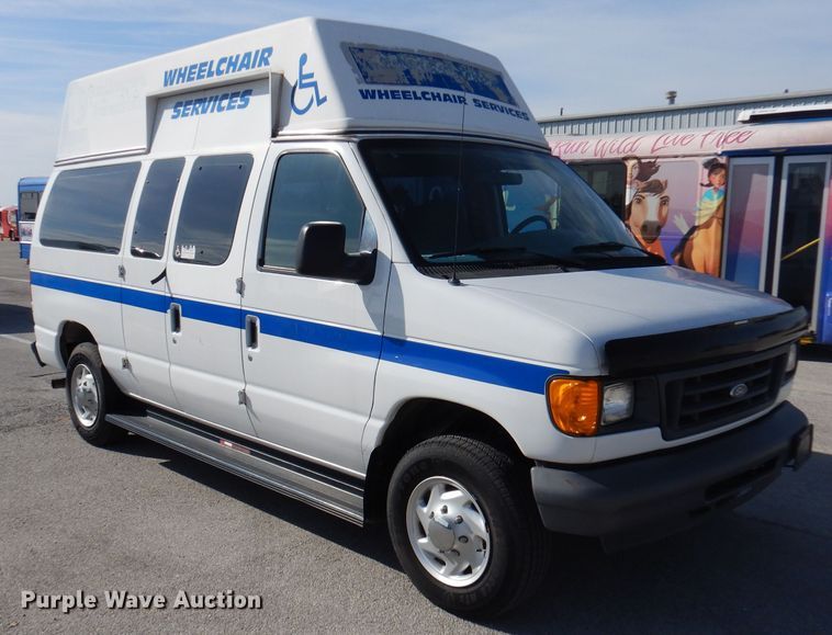 image for item DY9578 2006 Ford E250  handicap accessible van
