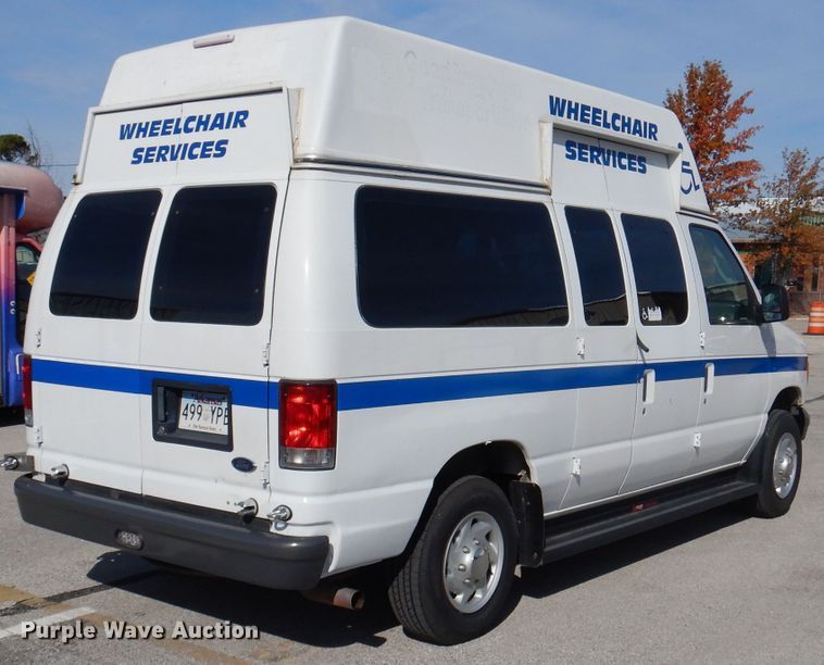 image for item DY9578 2006 Ford E250  handicap accessible van