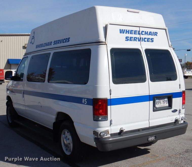 image for item DY9578 2006 Ford E250  handicap accessible van