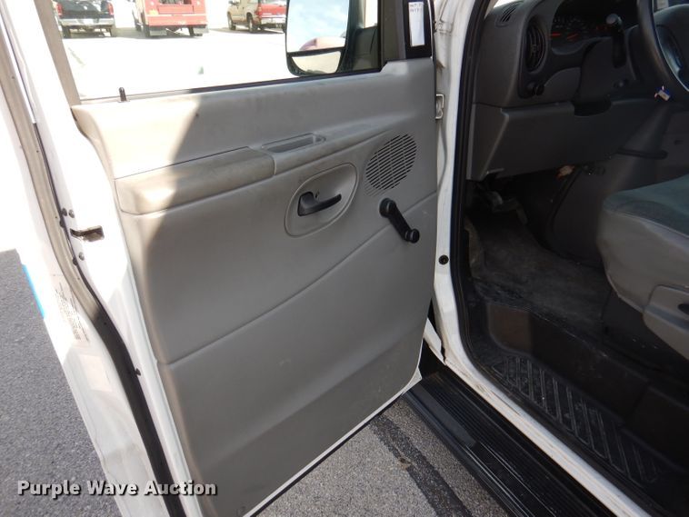 image for item DY9578 2006 Ford E250  handicap accessible van