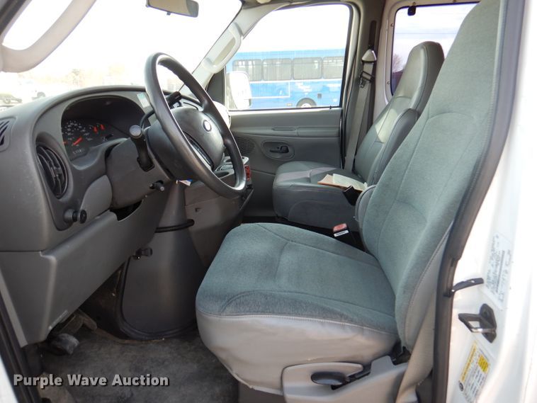 image for item DY9578 2006 Ford E250  handicap accessible van