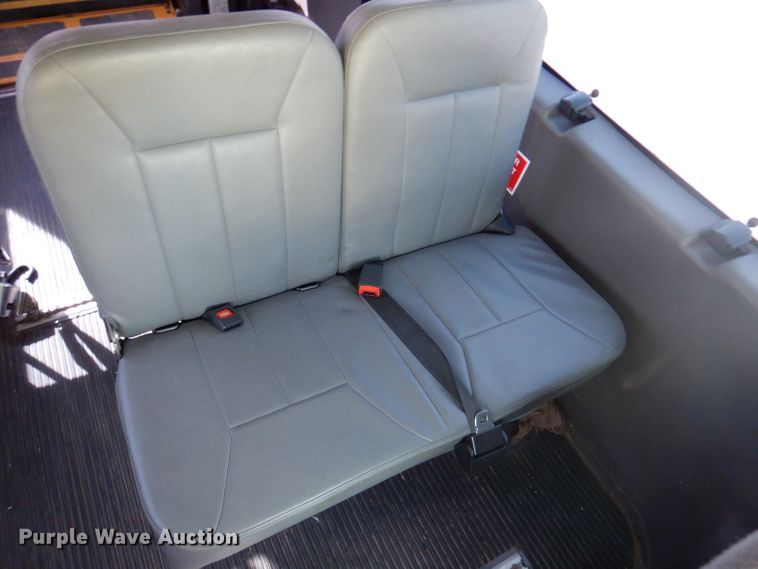 image for item DY9578 2006 Ford E250  handicap accessible van