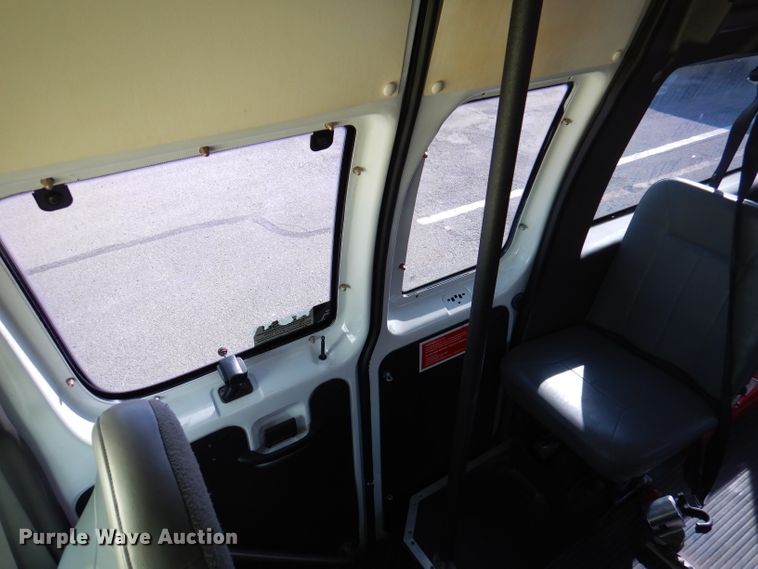 image for item DY9578 2006 Ford E250  handicap accessible van