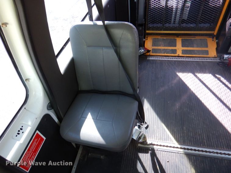 image for item DY9578 2006 Ford E250  handicap accessible van