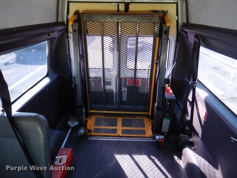 image for item DY9578 2006 Ford E250  handicap accessible van