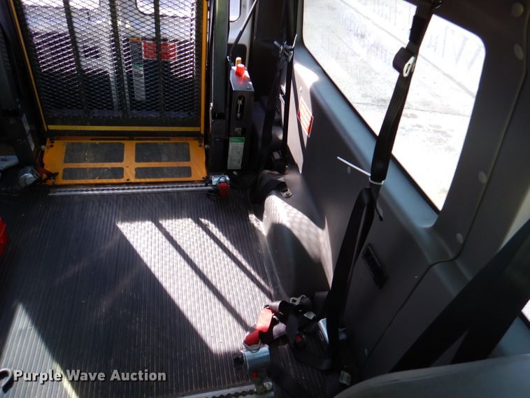 image for item DY9578 2006 Ford E250  handicap accessible van