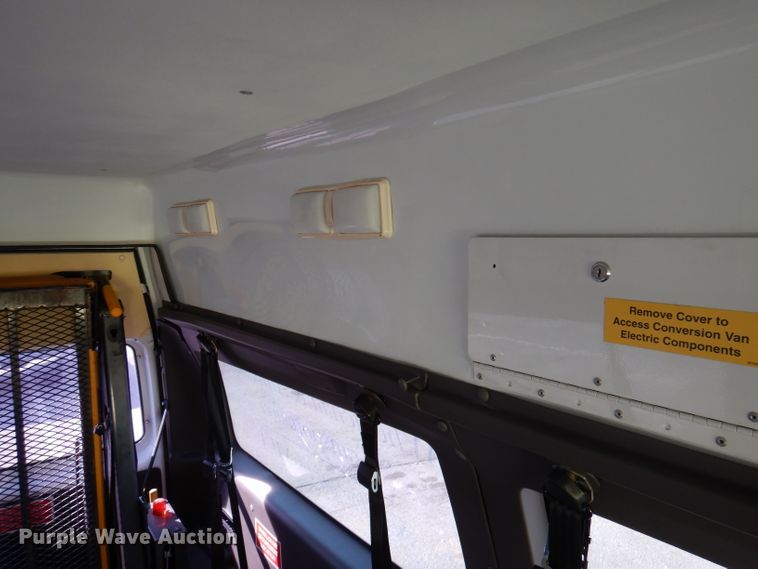 image for item DY9578 2006 Ford E250  handicap accessible van