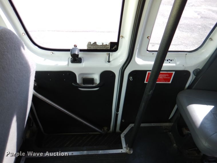 image for item DY9578 2006 Ford E250  handicap accessible van