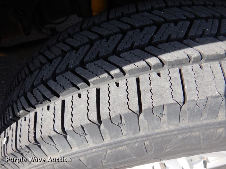 image for item DY9578 2006 Ford E250  handicap accessible van