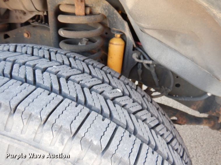 image for item DY9578 2006 Ford E250  handicap accessible van