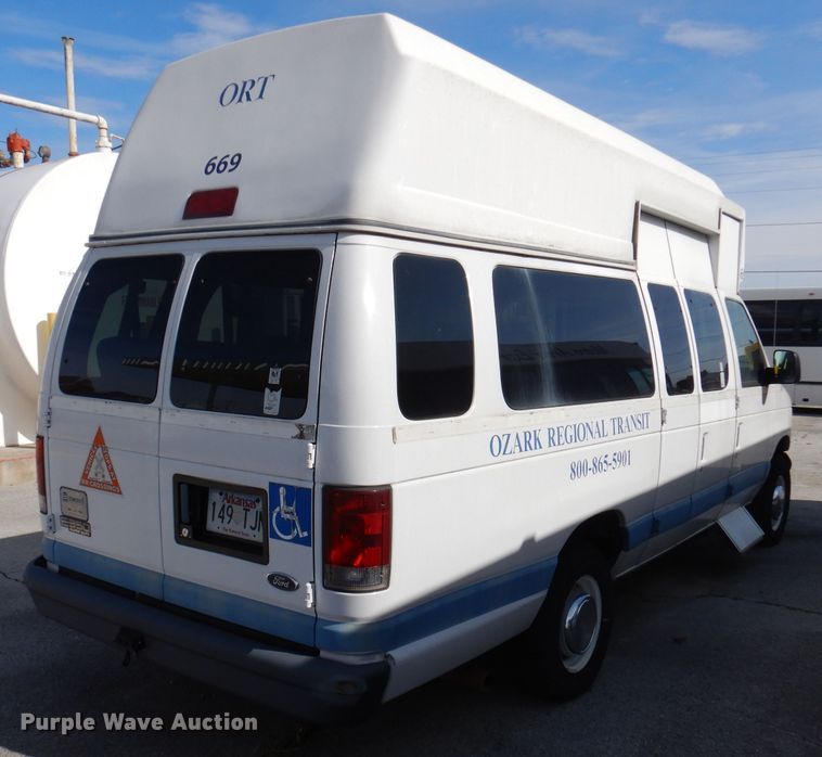 image for item DY9580 2004 Ford E350 Super Duty  handicap accessible van