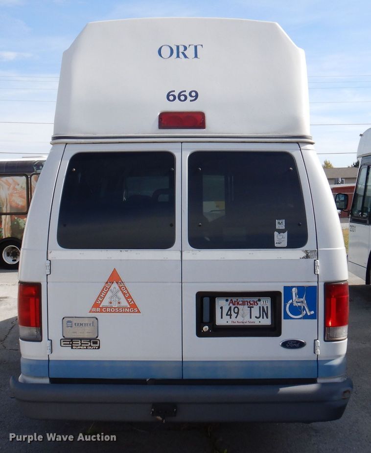 image for item DY9580 2004 Ford E350 Super Duty  handicap accessible van