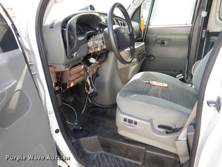 image for item DY9580 2004 Ford E350 Super Duty  handicap accessible van
