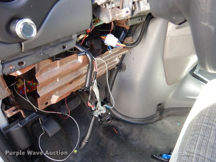 image for item DY9580 2004 Ford E350 Super Duty  handicap accessible van