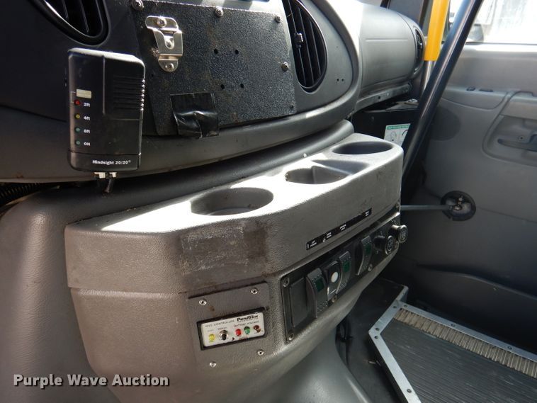 image for item DY9580 2004 Ford E350 Super Duty  handicap accessible van