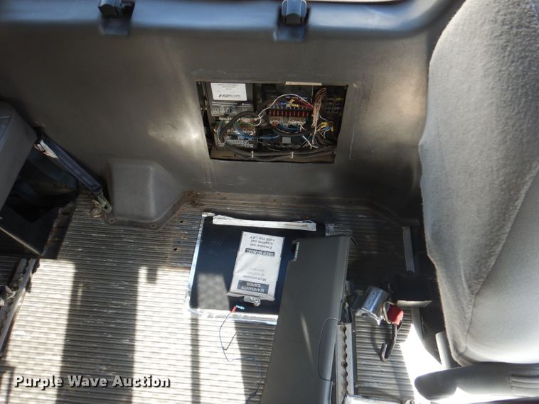 image for item DY9580 2004 Ford E350 Super Duty  handicap accessible van