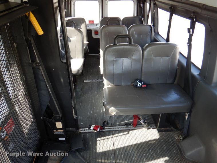 image for item DY9580 2004 Ford E350 Super Duty  handicap accessible van