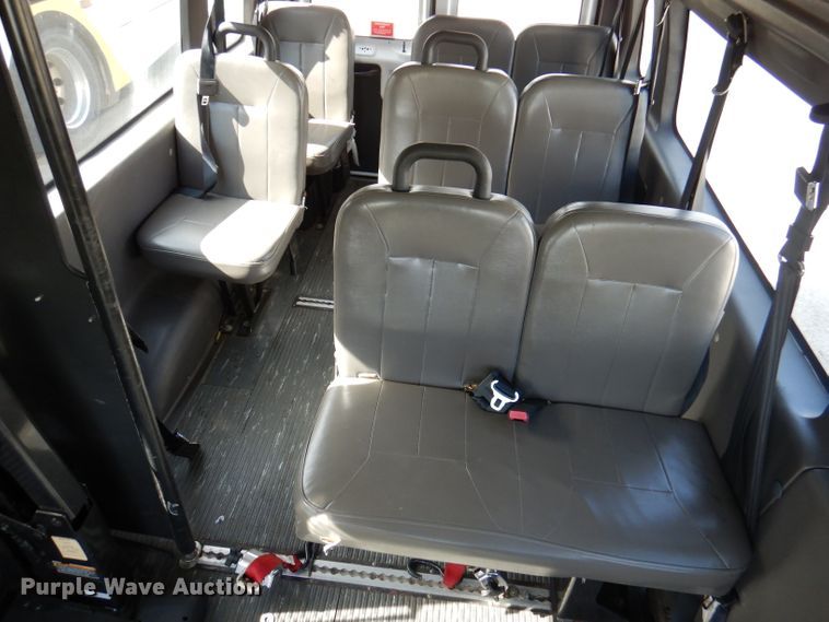 image for item DY9580 2004 Ford E350 Super Duty  handicap accessible van