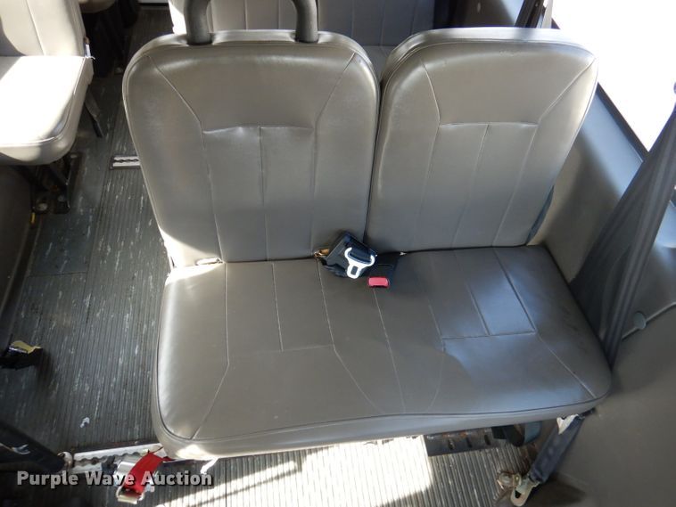 image for item DY9580 2004 Ford E350 Super Duty  handicap accessible van