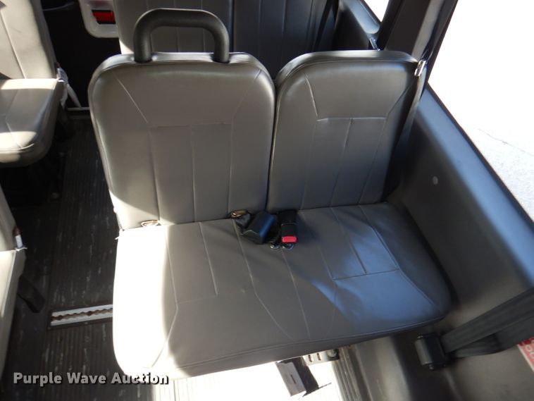 image for item DY9580 2004 Ford E350 Super Duty  handicap accessible van