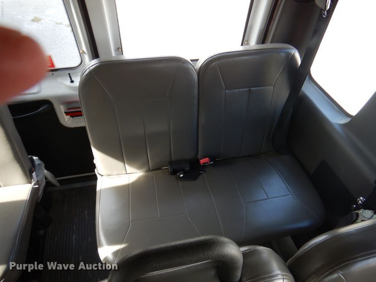 image for item DY9580 2004 Ford E350 Super Duty  handicap accessible van