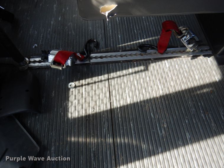 image for item DY9580 2004 Ford E350 Super Duty  handicap accessible van