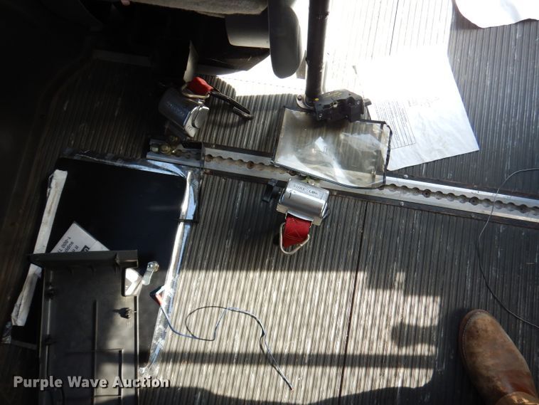 image for item DY9580 2004 Ford E350 Super Duty  handicap accessible van