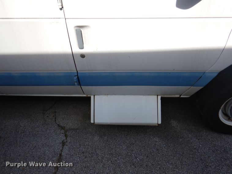 image for item DY9580 2004 Ford E350 Super Duty  handicap accessible van