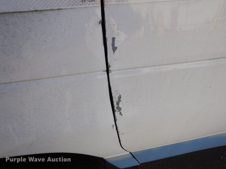 image for item DY9580 2004 Ford E350 Super Duty  handicap accessible van