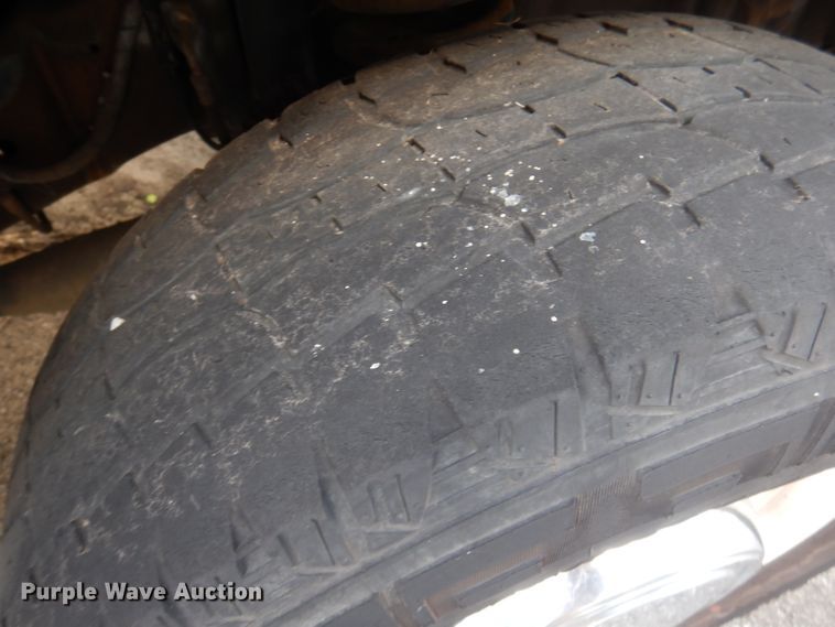 image for item DY9580 2004 Ford E350 Super Duty  handicap accessible van