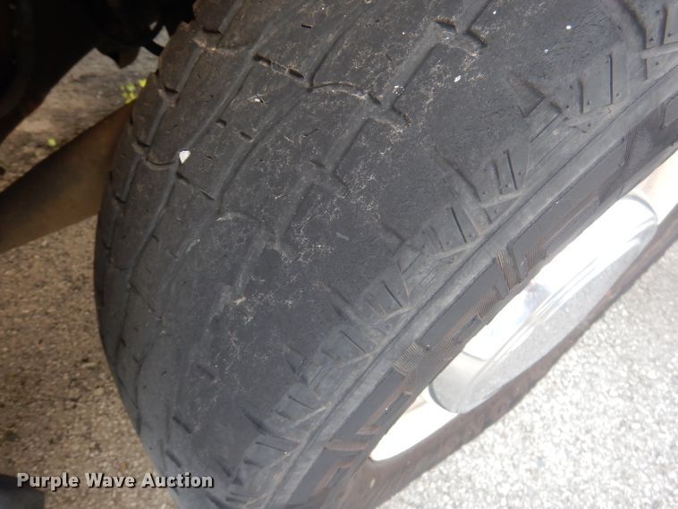 image for item DY9580 2004 Ford E350 Super Duty  handicap accessible van