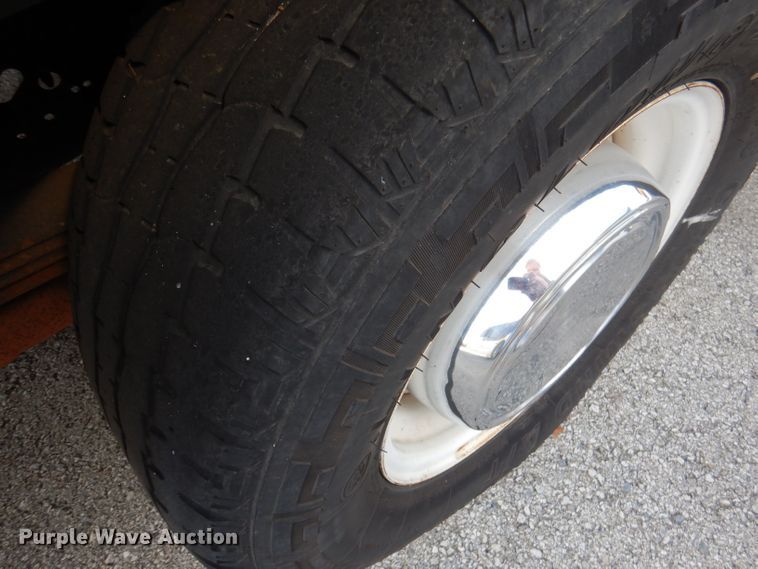 image for item DY9580 2004 Ford E350 Super Duty  handicap accessible van