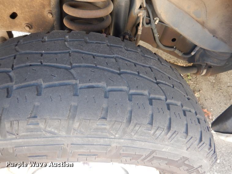 image for item DY9580 2004 Ford E350 Super Duty  handicap accessible van